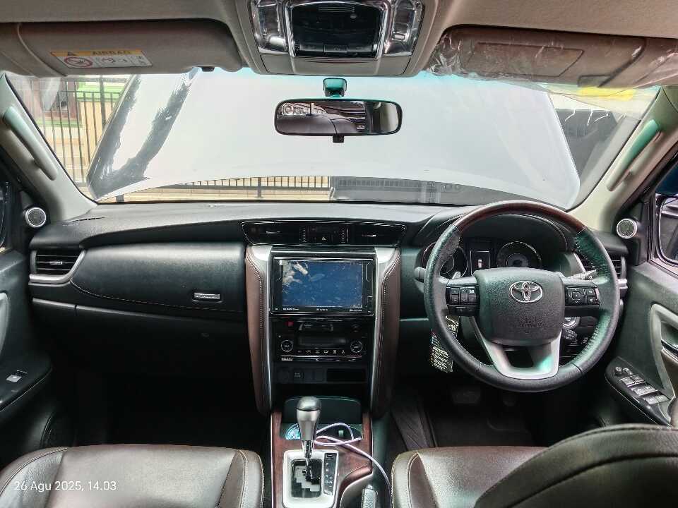 Foto Mobil Bekas Dashboard Toyota Fortuner 2.4 4X2 VRZ tahun 2020