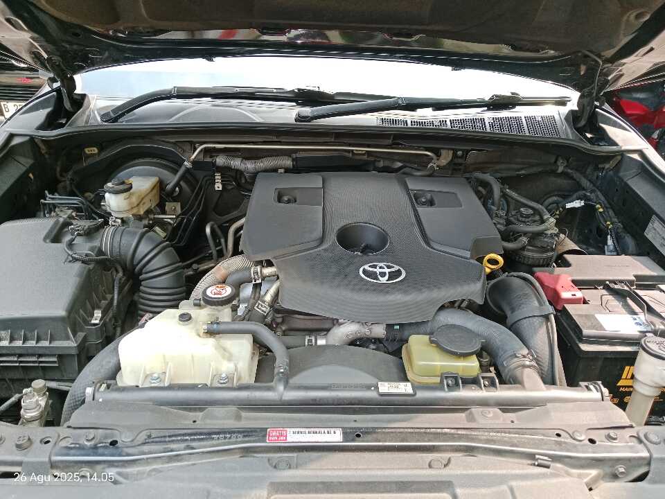 Foto Mobil Bekas Mesin Toyota Fortuner 2.4 4X2 VRZ tahun 2020