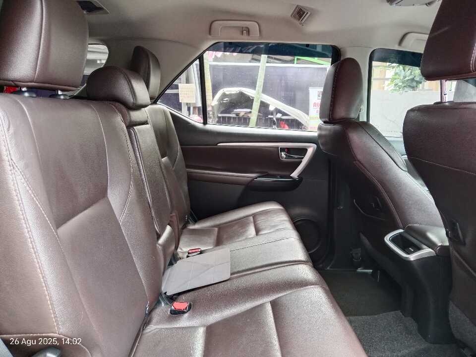 Foto Mobil Bekas Kabin Belakang Toyota Fortuner 2.4 4X2 VRZ tahun 2020