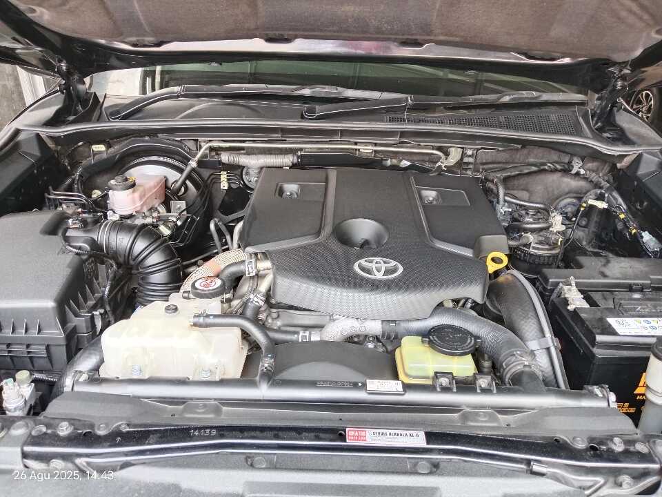 Foto Mobil Bekas Mesin Toyota Fortuner 2.4 4X2 VRZ tahun 2018