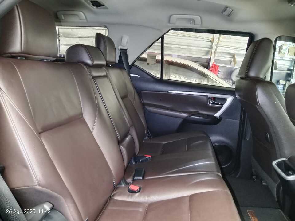 Foto Mobil Bekas Kabin Belakang Toyota Fortuner 2.4 4X2 VRZ tahun 2018