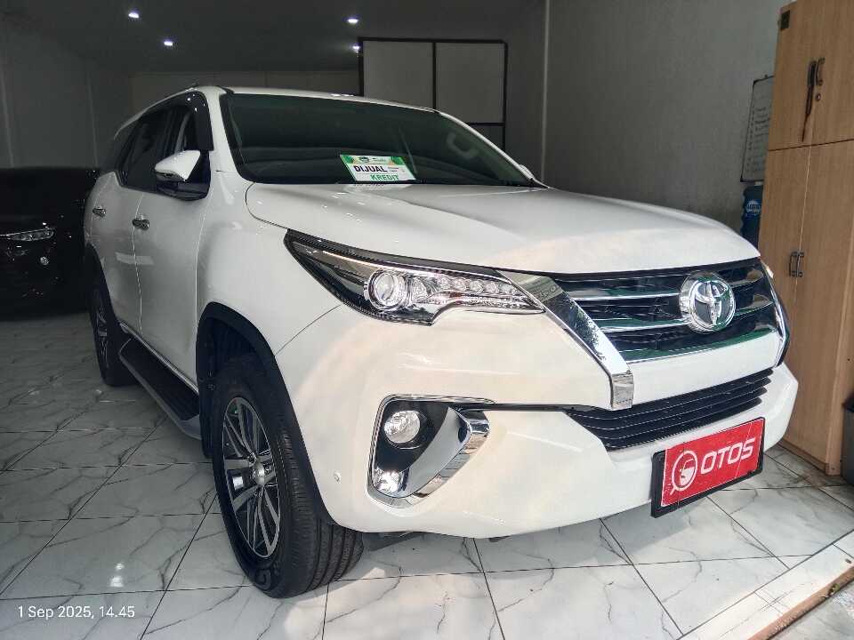 2016 Toyota Fortuner 2.4 4X2 VRZ - Foto 1 dari 6