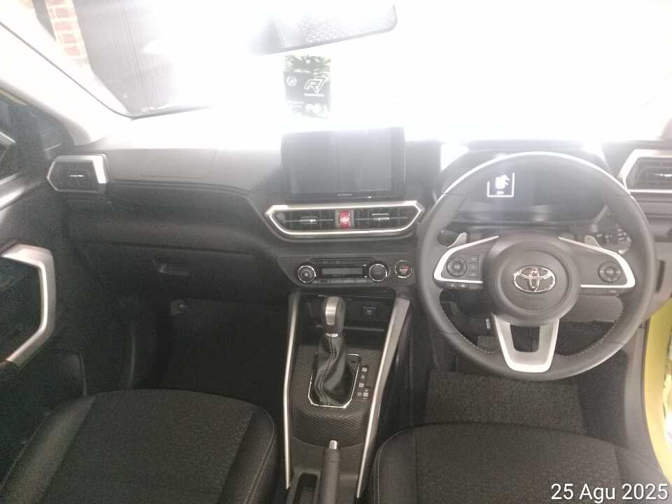 Foto Mobil Bekas Dashboard Toyota Raize 1.0 GR Sport TSS tahun 2024