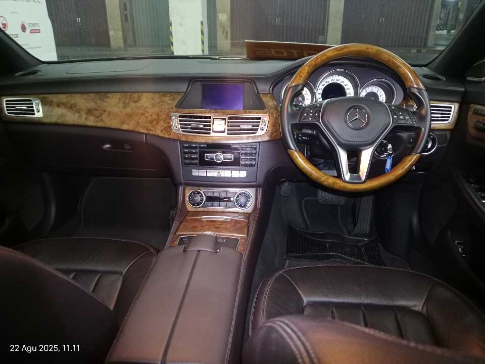 Foto Mobil Bekas Dashboard Mercedes-Benz CLS350 3.5 tahun 2013
