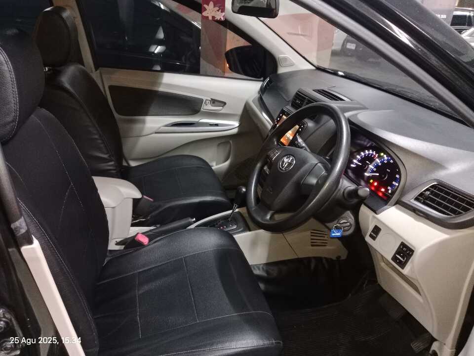 Foto Mobil Bekas Kabin Depan Toyota Avanza 1.3 G tahun 2021