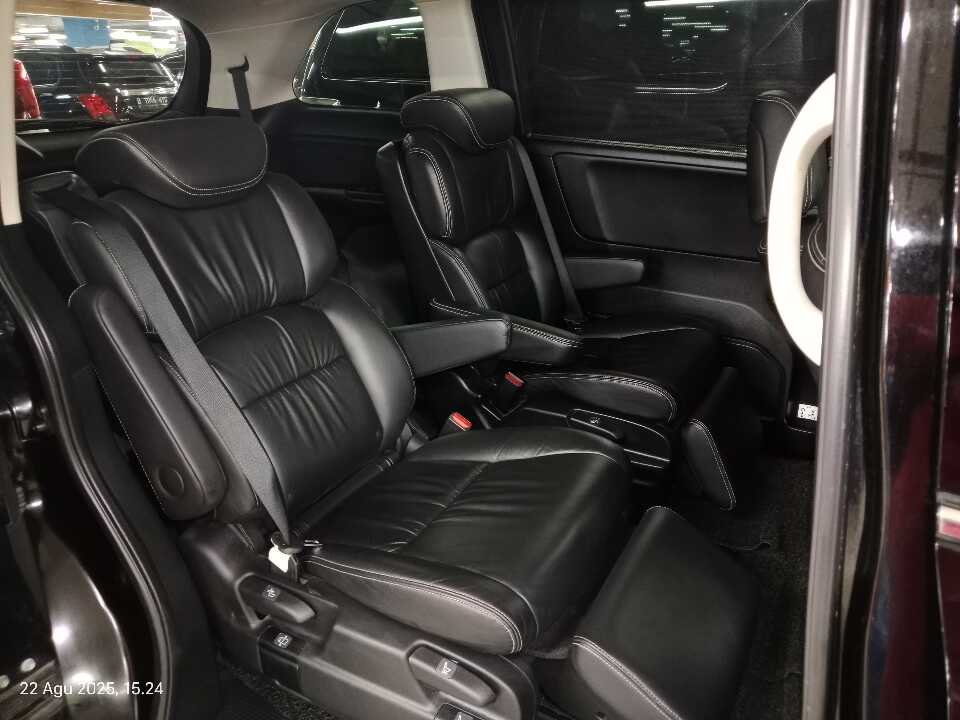 Foto Mobil Bekas Kabin Belakang Honda Odyssey 2.4 E tahun 2016
