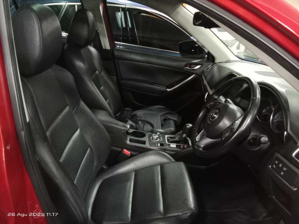 Foto Mobil Bekas Kabin Depan Mazda CX-5 2.5 Grand Touring tahun 2016