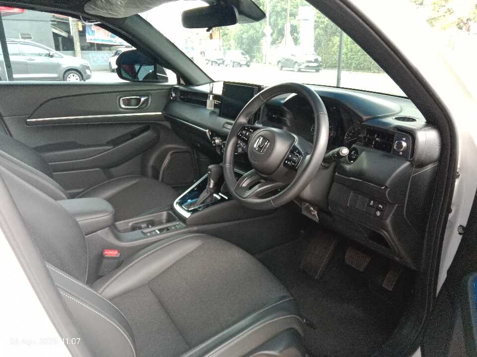 Foto Mobil Bekas Kabin Depan Honda HR-V 1.5 SE tahun 2024