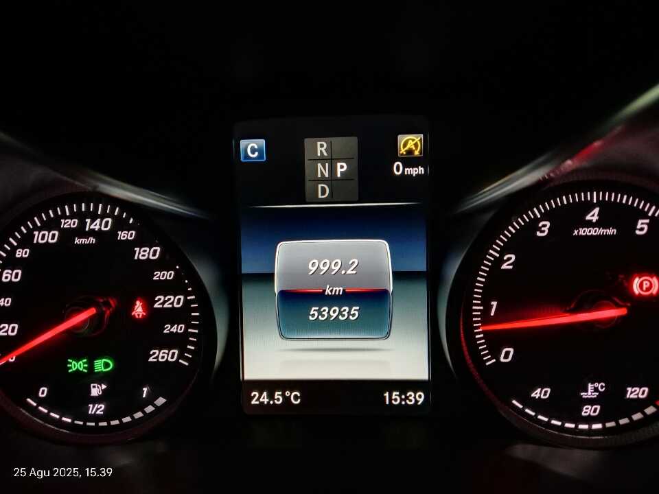 Foto Mobil Bekas Odometer Mercedes-Benz C200 2.0 W205 tahun 2018