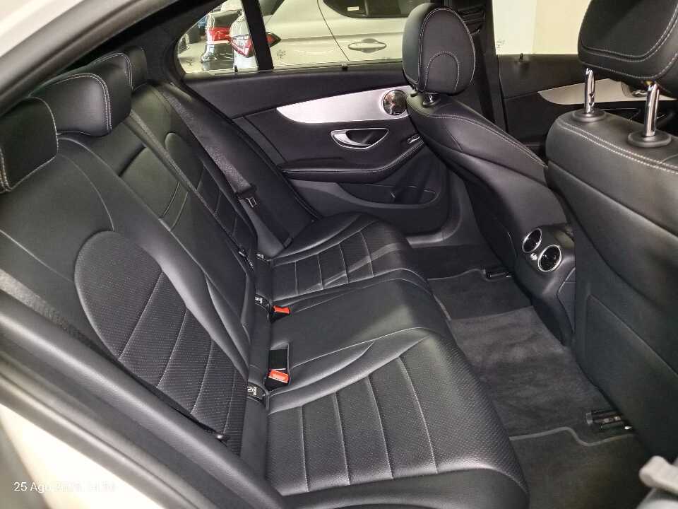 Foto Mobil Bekas Kabin Belakang Mercedes-Benz C200 2.0 W205 tahun 2018