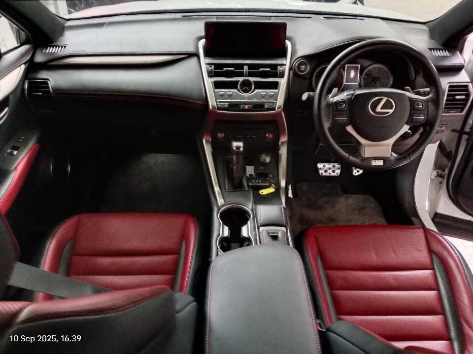 Foto Mobil Bekas Dashboard Lexus NX 300 2.0 F-Sport tahun 2018