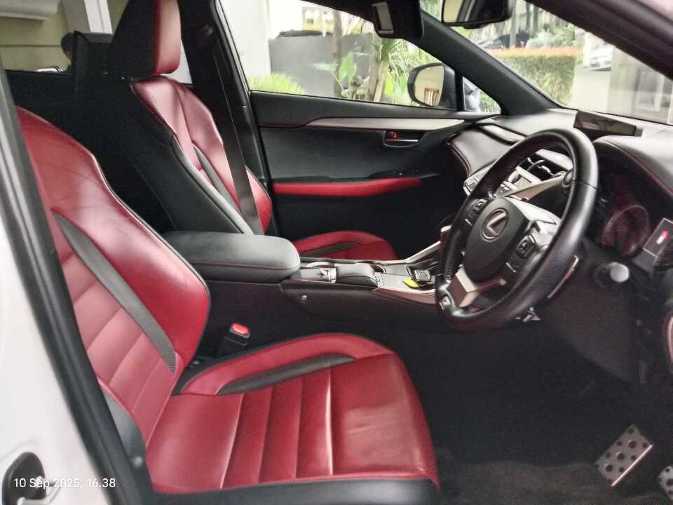 Foto Mobil Bekas Kabin Depan Lexus NX 300 2.0 F-Sport tahun 2018