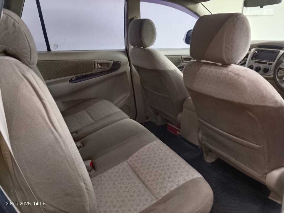 Foto Mobil Bekas Kabin Belakang Toyota Innova 2.5 G tahun 2013