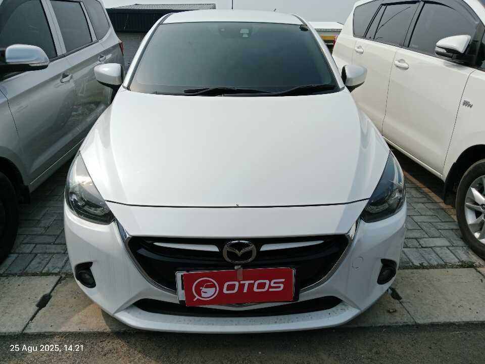 Foto Mobil Bekas Tampak Depan Mazda 2 1.5 GT Skyactive tahun 2016