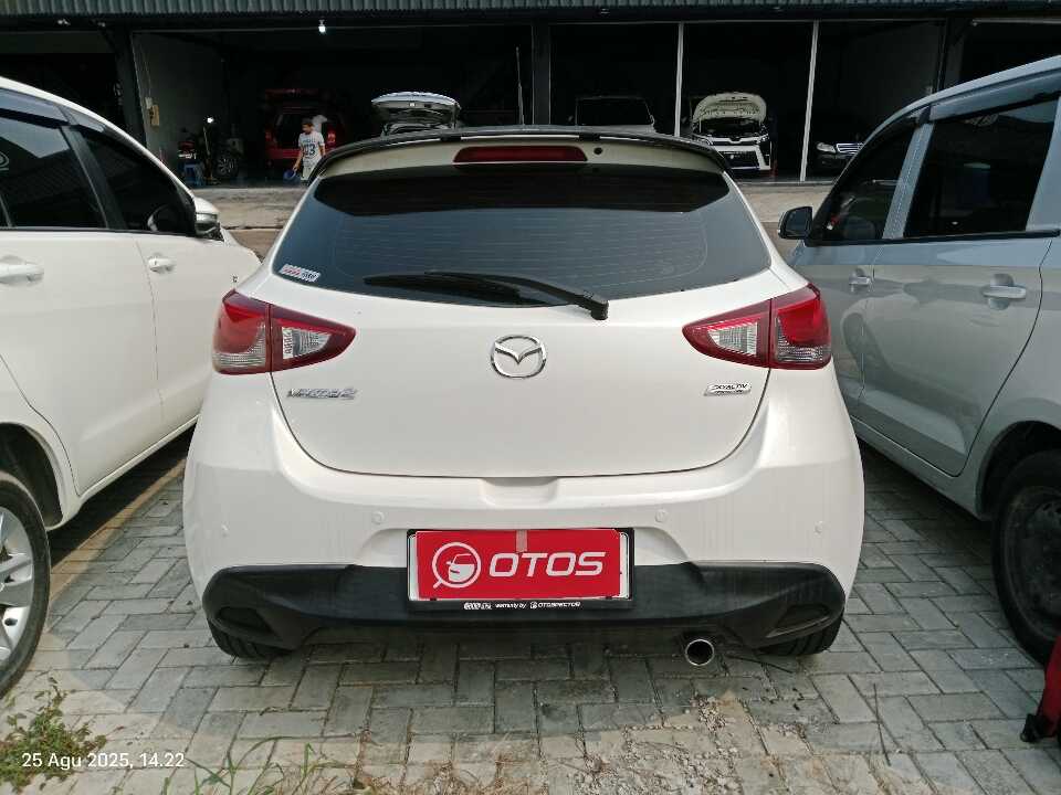 Foto Mobil Bekas Tampak Belakang Mazda 2 1.5 GT Skyactive tahun 2016