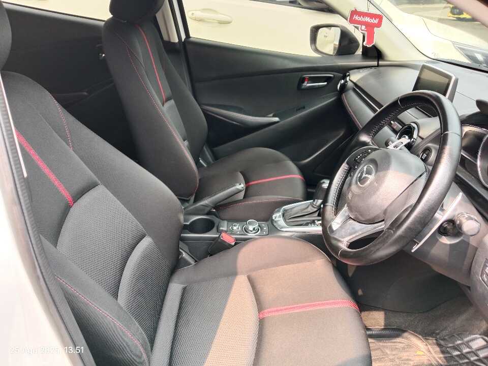 Foto Mobil Bekas Kabin Depan Mazda 2 1.5 GT Skyactive tahun 2016