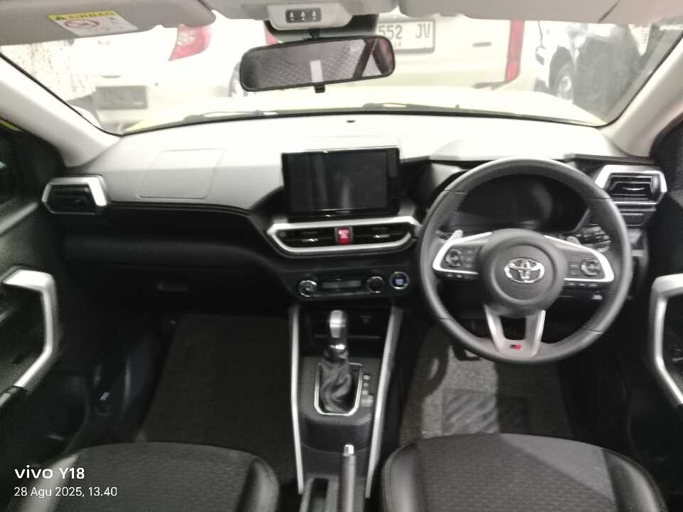 Foto Mobil Bekas Dashboard Toyota Raize 1.0 GR Sport TSS tahun 2021
