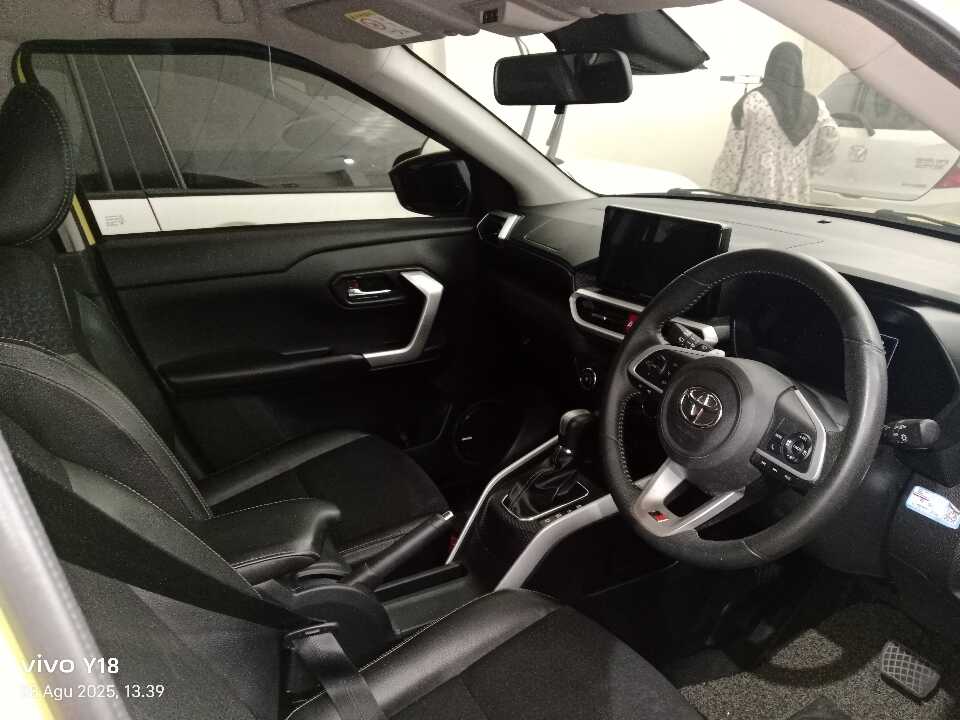 Foto Mobil Bekas Kabin Depan Toyota Raize 1.0 GR Sport TSS tahun 2021