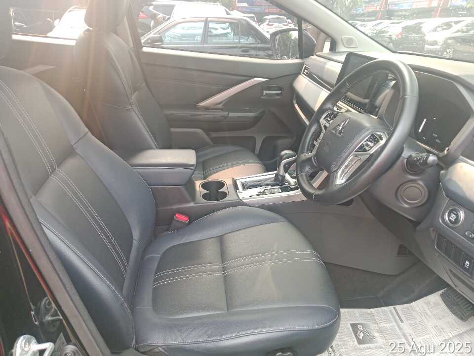 Foto Mobil Bekas Kabin Depan Mitsubishi Xpander 1.5 Cross tahun 2023
