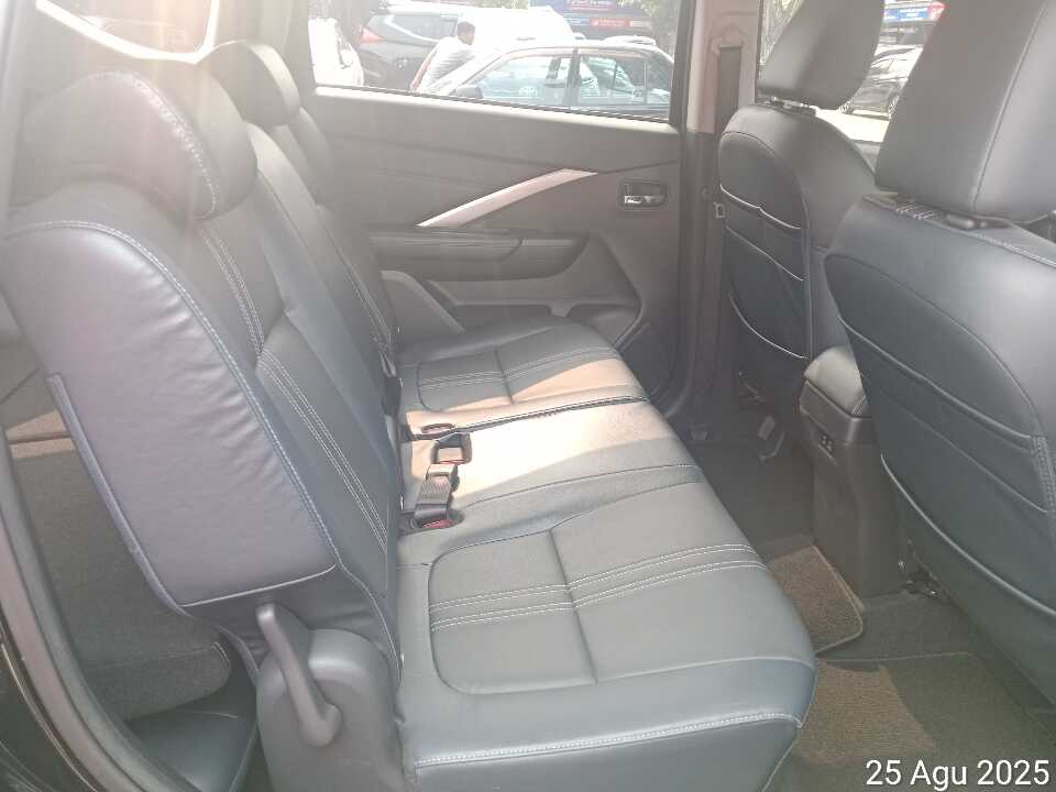 Foto Mobil Bekas Kabin Belakang Mitsubishi Xpander 1.5 Cross tahun 2023
