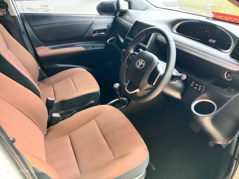 Foto Mobil Bekas Kabin Depan Toyota Sienta 1.5 V tahun 2016