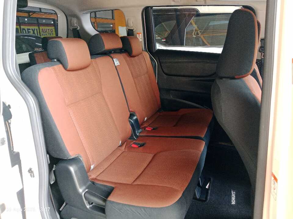 Foto Mobil Bekas Kabin Belakang Toyota Sienta 1.5 V tahun 2016