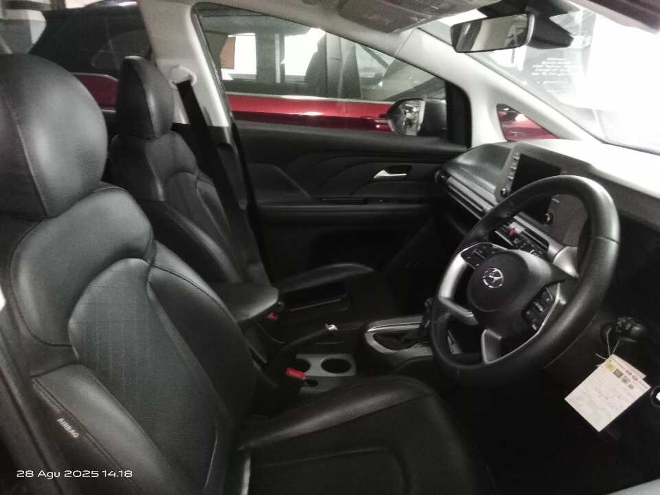 Foto Mobil Bekas Kabin Depan Hyundai Stargazer 1.5 Prime tahun 2022