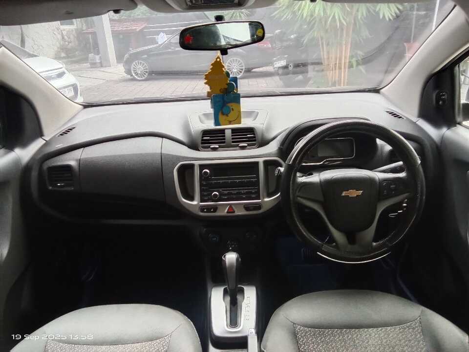 Foto Mobil Bekas Dashboard Chevrolet Spin 1.5 ACTIV tahun 2015