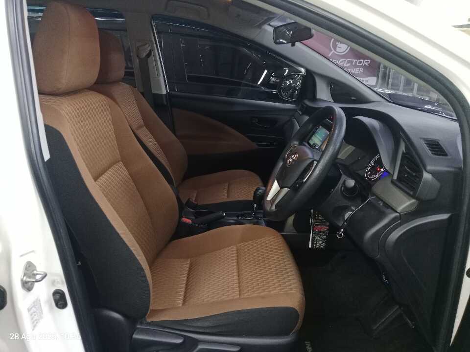 Foto Mobil Bekas Kabin Depan Toyota Innova 2.0 G tahun 2020
