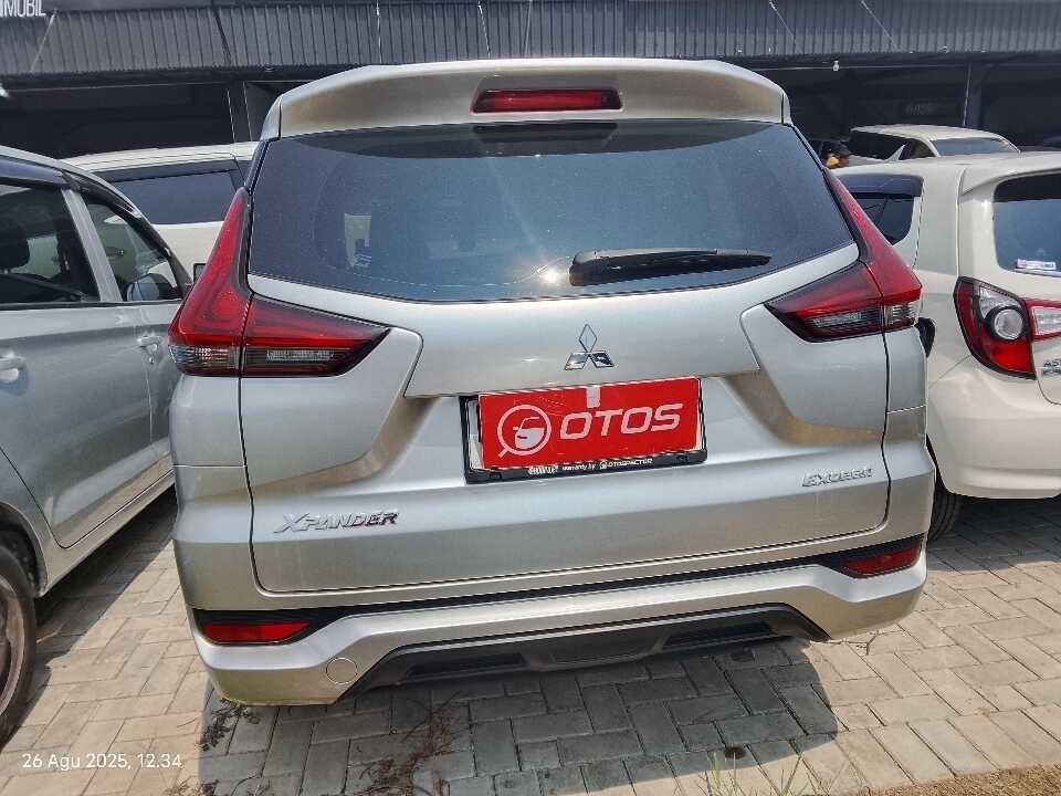 Foto Mobil Bekas Tampak Belakang Mitsubishi Xpander 1.5 Exceed tahun 2017