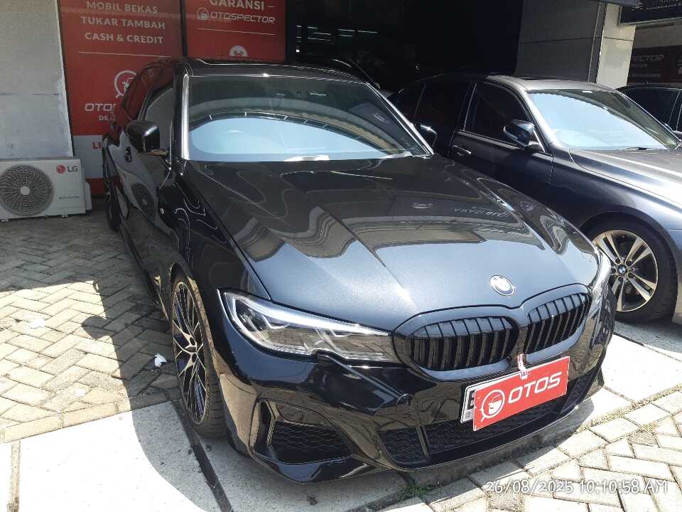 2021 BMW 330i 2.0 - Foto 1 dari 6