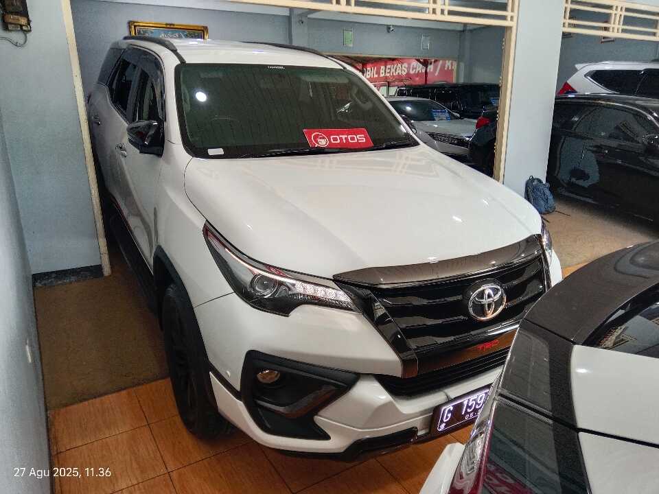 2020 Toyota Fortuner 2.4 4X2 VRZ - Foto 1 dari 6