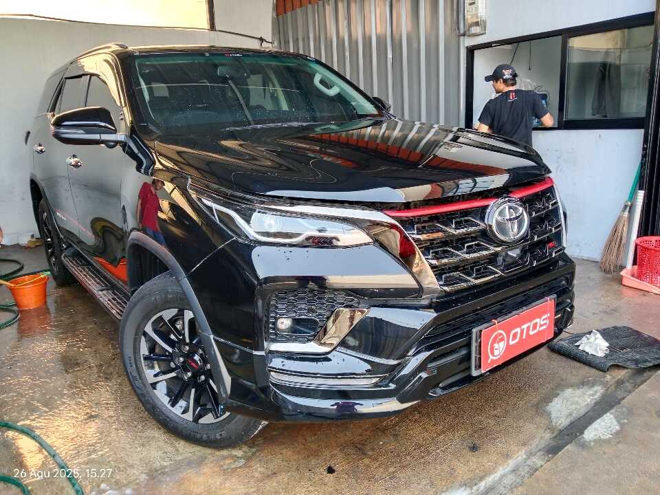 2021 Toyota Fortuner 2.4 4X2 VRZ - Foto 1 dari 6