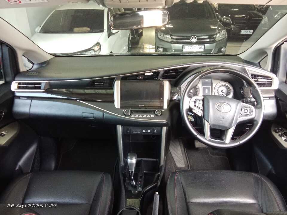 Foto Mobil Bekas Dashboard Toyota Innova 2.4 Venturer tahun 2021