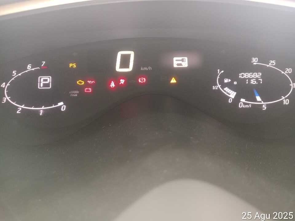 Foto Mobil Bekas Odometer Nissan Serena 2.0 Highway Star tahun 2015