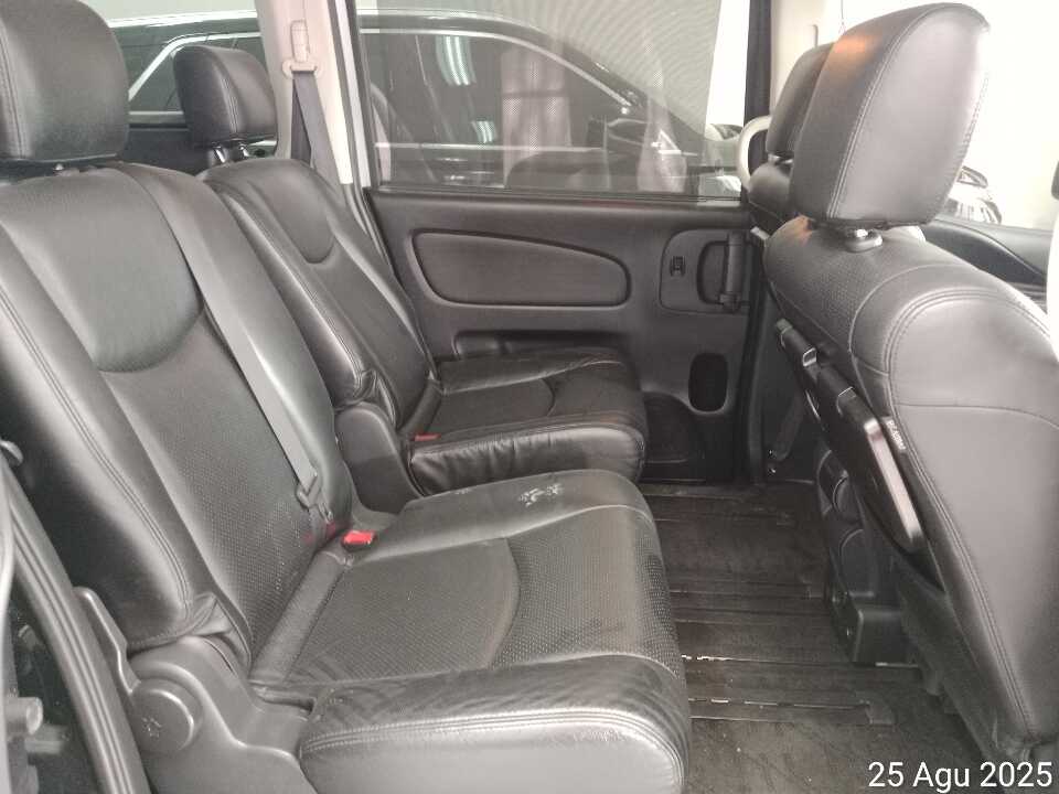 Foto Mobil Bekas Kabin Belakang Nissan Serena 2.0 Highway Star tahun 2015