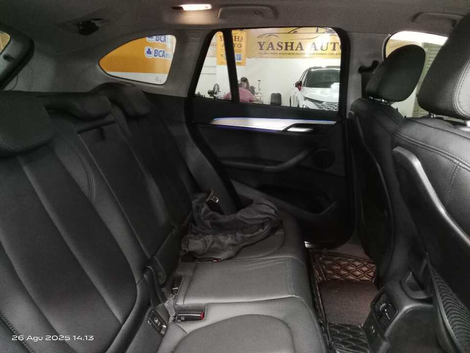 Foto Mobil Bekas Kabin Belakang BMW X1 1.5 Sdrive18i tahun 2021