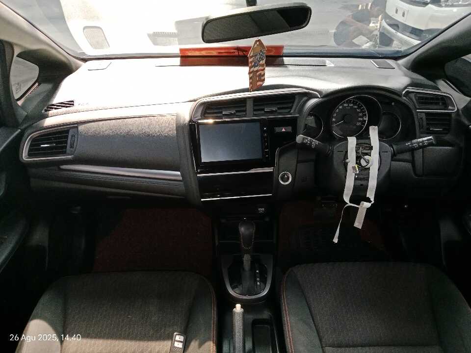 Foto Mobil Bekas Dashboard Honda Jazz 1.5 RS tahun 2017