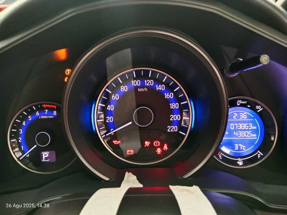 Foto Mobil Bekas Odometer Honda Jazz 1.5 RS tahun 2017