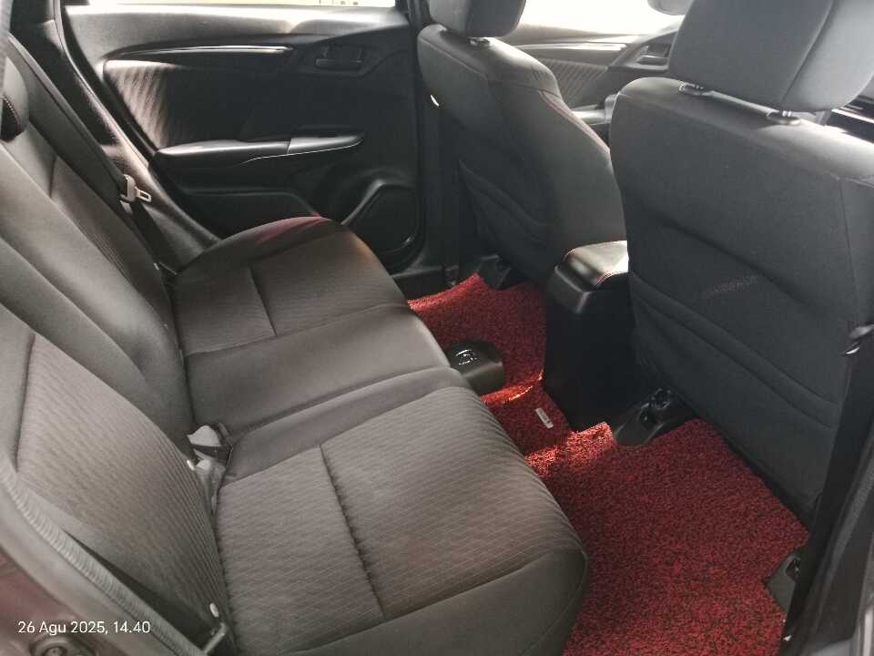Foto Mobil Bekas Kabin Belakang Honda Jazz 1.5 RS tahun 2017