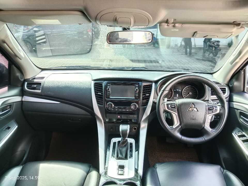 Foto Mobil Bekas Dashboard Mitsubishi Pajero Sport 2.4 Dakar tahun 2018