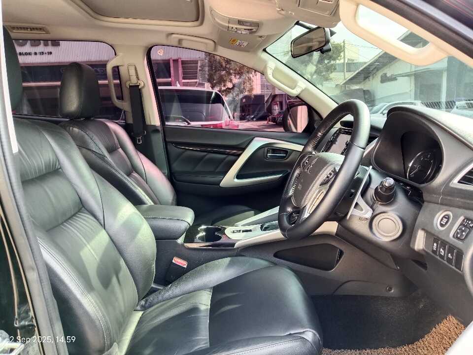 Foto Mobil Bekas Kabin Depan Mitsubishi Pajero Sport 2.4 Dakar tahun 2018