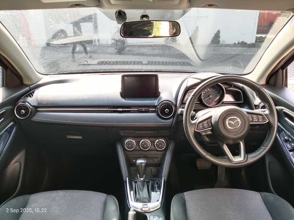 Foto Mobil Bekas Dashboard Mazda 2 1.5 Skyactiv tahun 2018