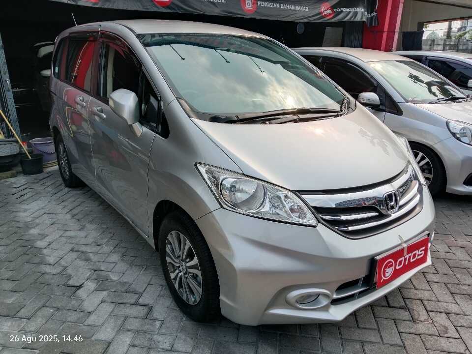 2013 Honda Freed 1.5 E - Foto 1 dari 6