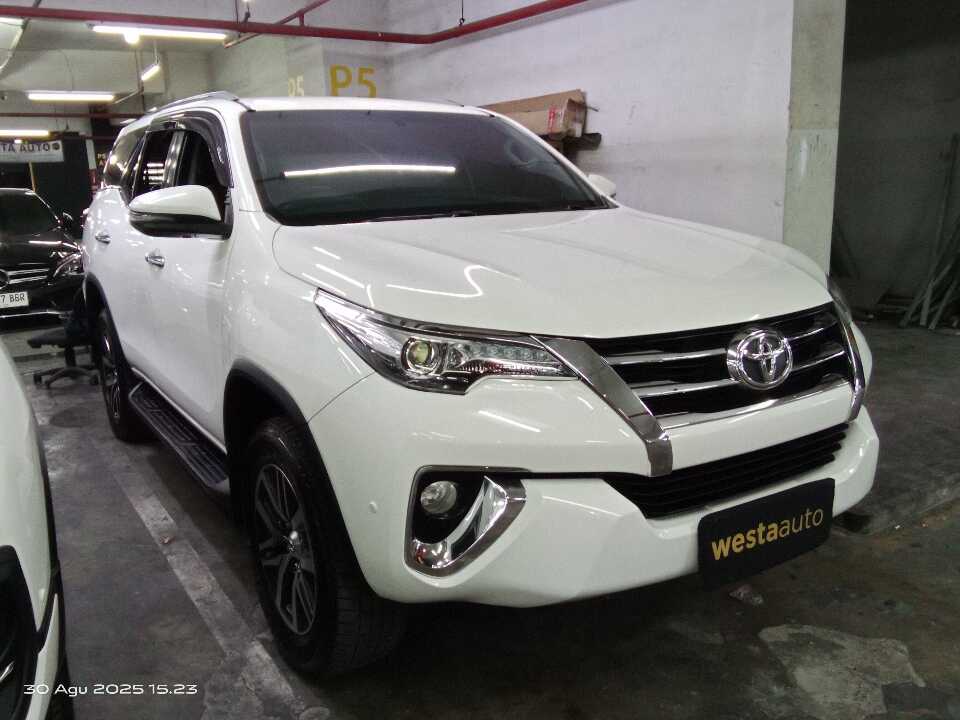 2017 Toyota Fortuner 2.4 4X2 VRZ - Foto 1 dari 6