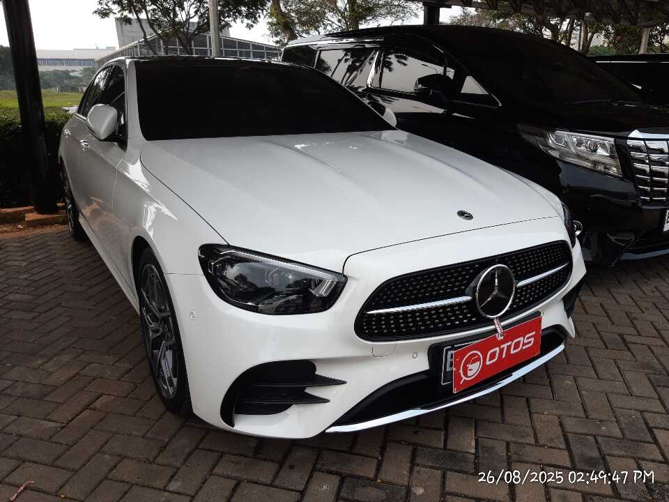 2022 Mercedes-Benz E300 2.0 - Foto 1 dari 6