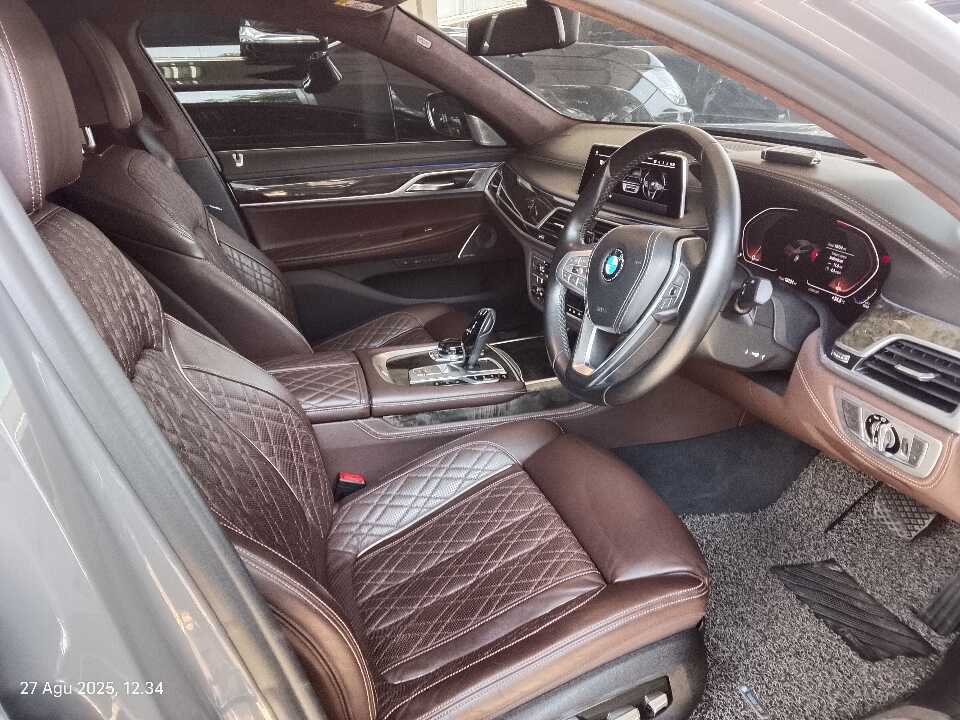 Foto Mobil Bekas Kabin Depan BMW 740Li 3.0 tahun 2019