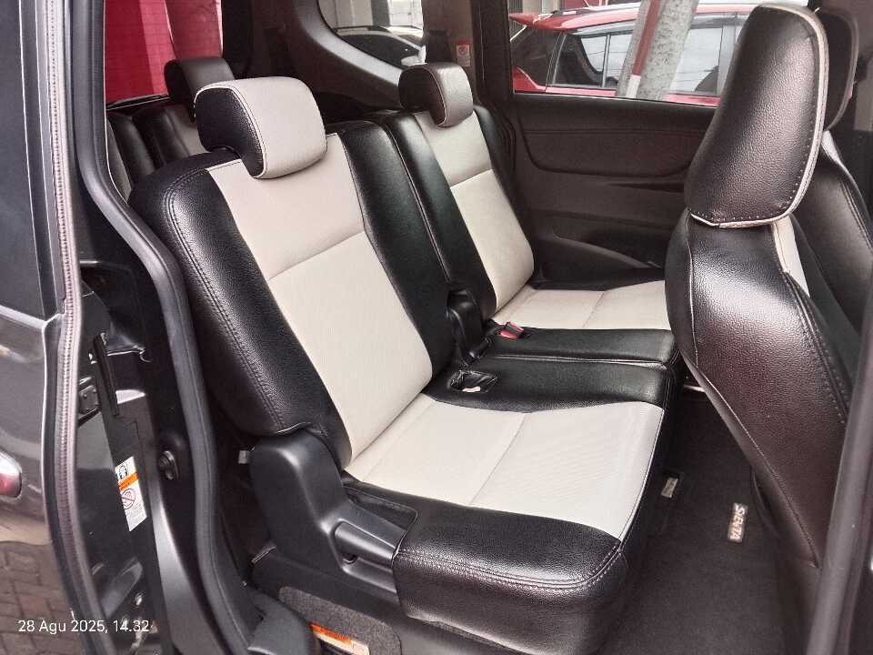 Foto Mobil Bekas Kabin Belakang Toyota Sienta 1.5 Q tahun 2016