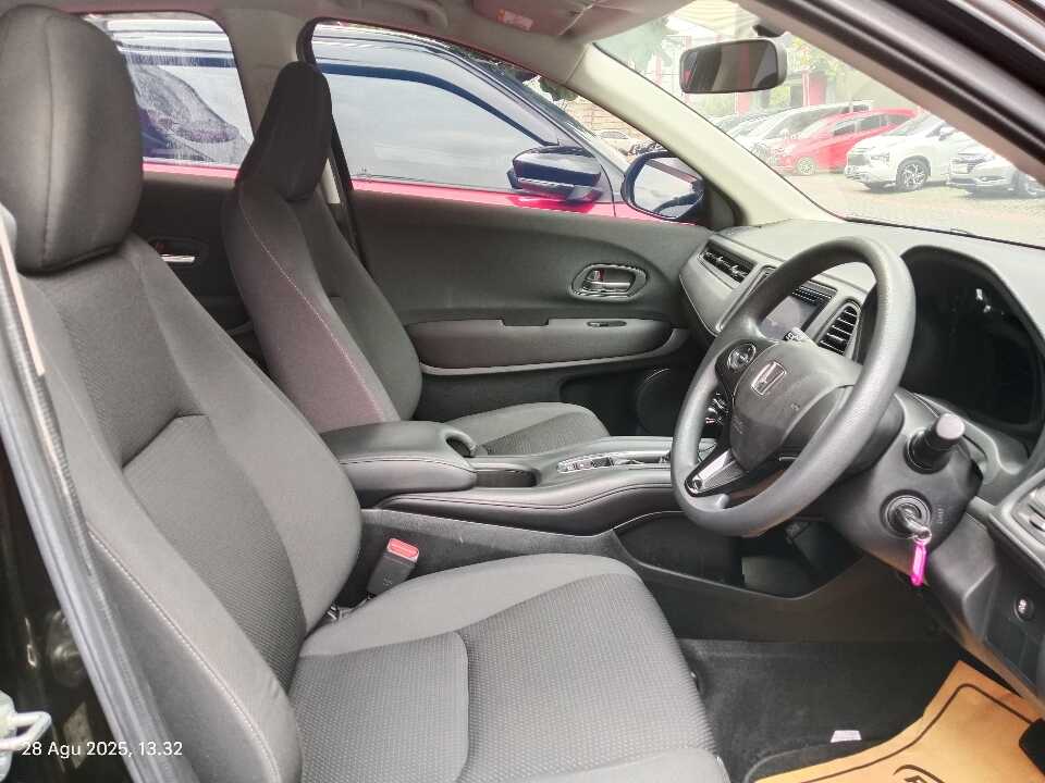 Foto Mobil Bekas Kabin Depan Honda HR-V 1.5 S tahun 2019