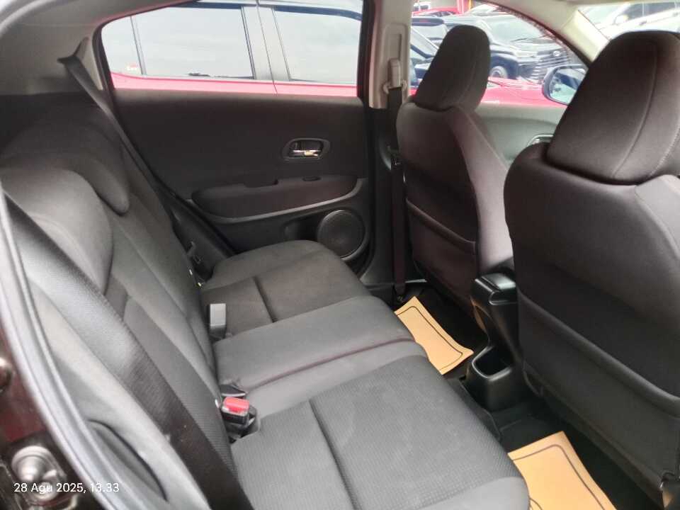 Foto Mobil Bekas Kabin Belakang Honda HR-V 1.5 S tahun 2019
